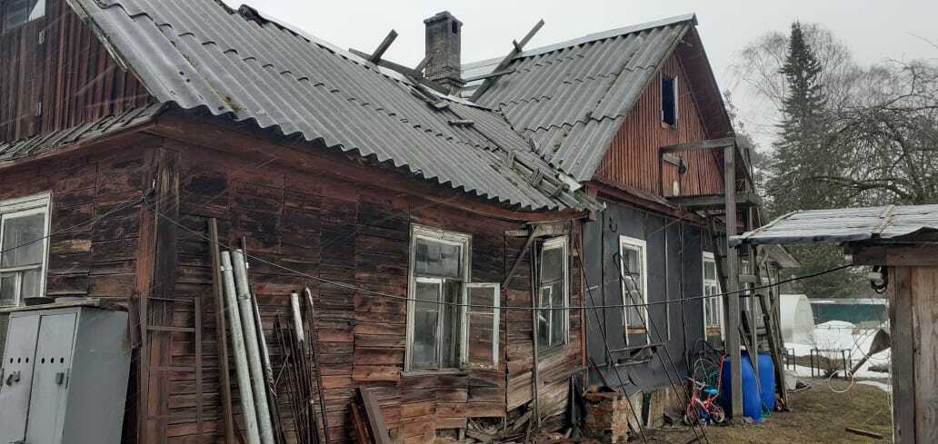 Интеллигентная русская бригада осуществляет работы по сносу и демонтажу деревянных сооружений с бережным отношением к Вашему участку и саду Снос деревянного дома в Ленобласти